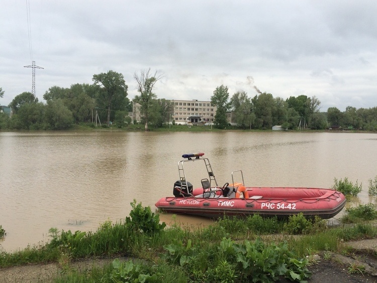 Водная 15. Затон Барнаул. Затон Барнаул речка. Уровень воды в Барнауле. Вода в Оби.