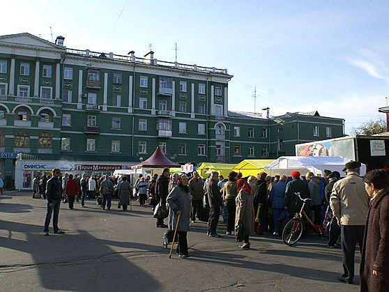 Барнаул социальная. Народная площадь Барнаул. Ярмарка Барнаул. Соц ярмарка в Барнауле. Продовольственные ярмарки Барнаул фото.