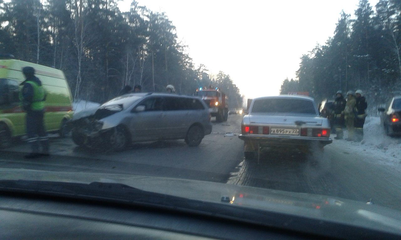 На встречной полосе столкнулся. ДТП Барнаул ленточный Бор 2022. Авария в ленточном Бору Барнаул.