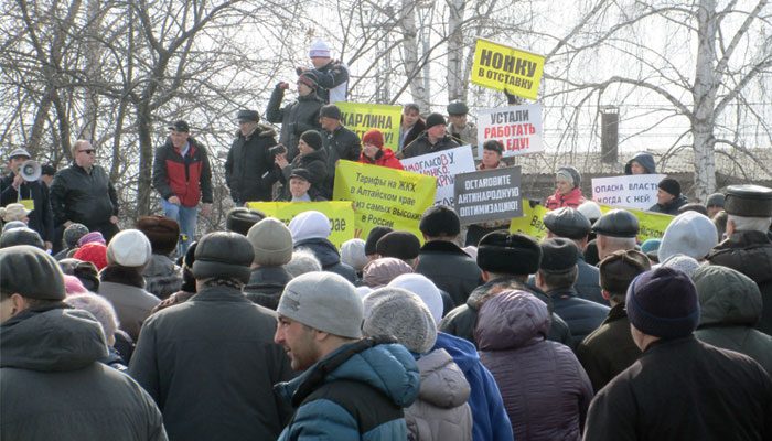 Фото http://biwork.ru/c42-obshchestvo/134610-v-bijske-segodnya-proshel-miting-protesta.html